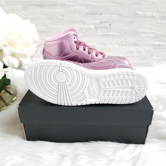 New Air JORDAN 1 Mid SE GS Sneakers - Picture 7 of 7